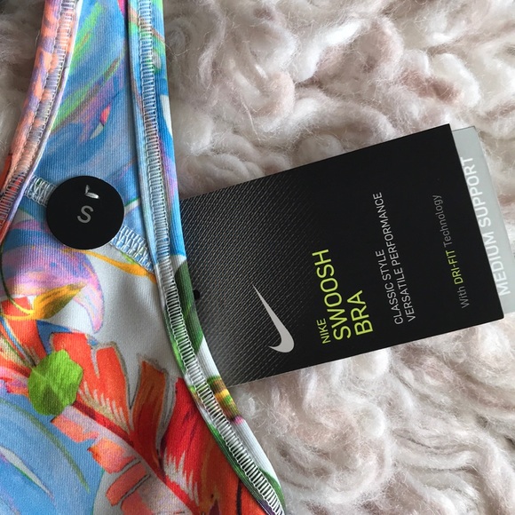 NWT Nike Swoosh sport bra - Picture 4 of 8